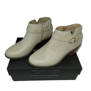 Vionic Felicity Farrah Ankle Boot Oatmeal Size 9W NWT IN BOX No Orthotic Insole
